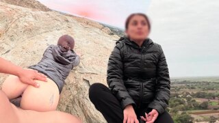 olgun adam genç kızı açik havada sikiyor